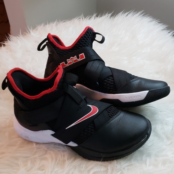 lebron james velcro shoes